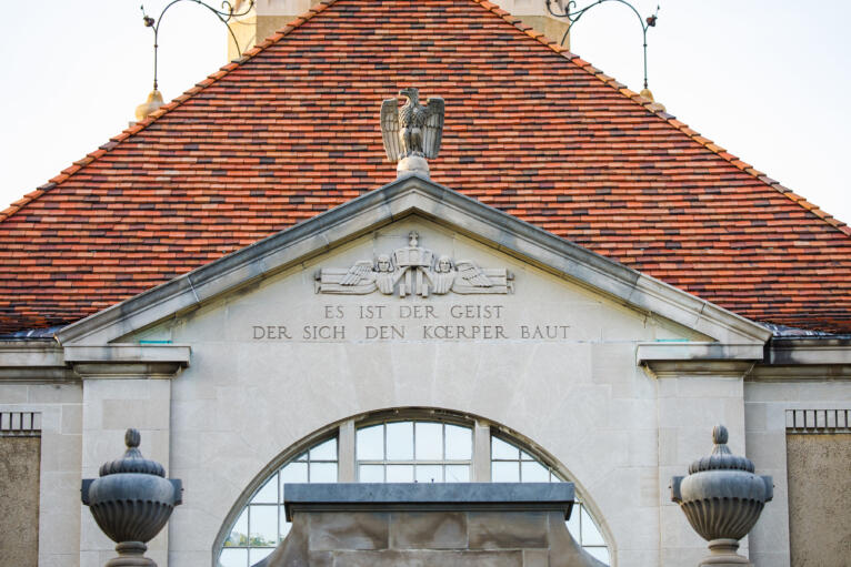 CES Frieze "Es ist der Geist der sich der Koerper baut"